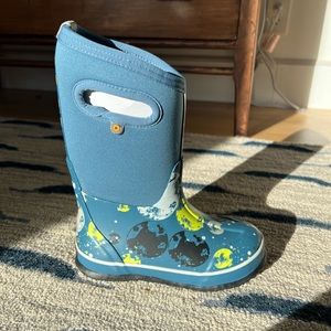 Size 13 kids Classic Bogs boots